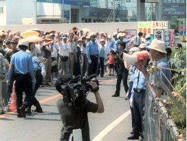 500 people hold anti-AUM rally in Gunma Pref.